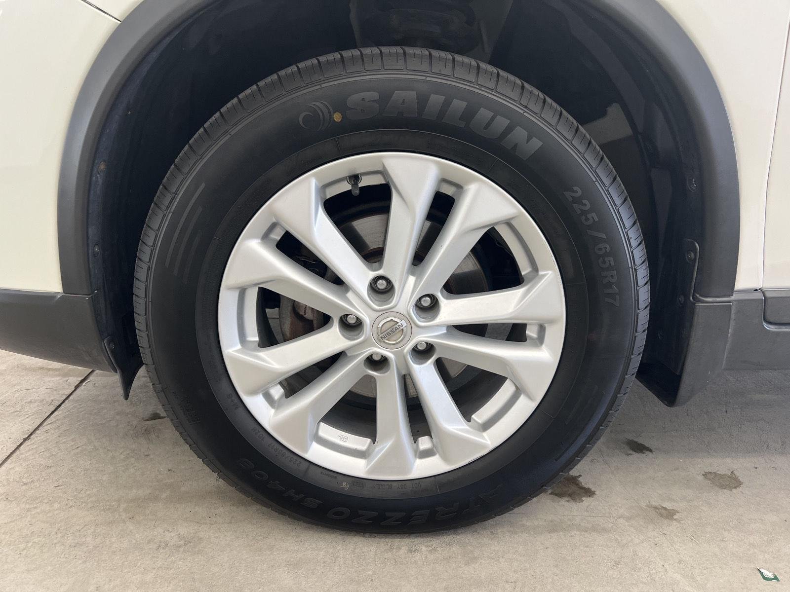 Used 2016 Pearl White Nissan SV image 7