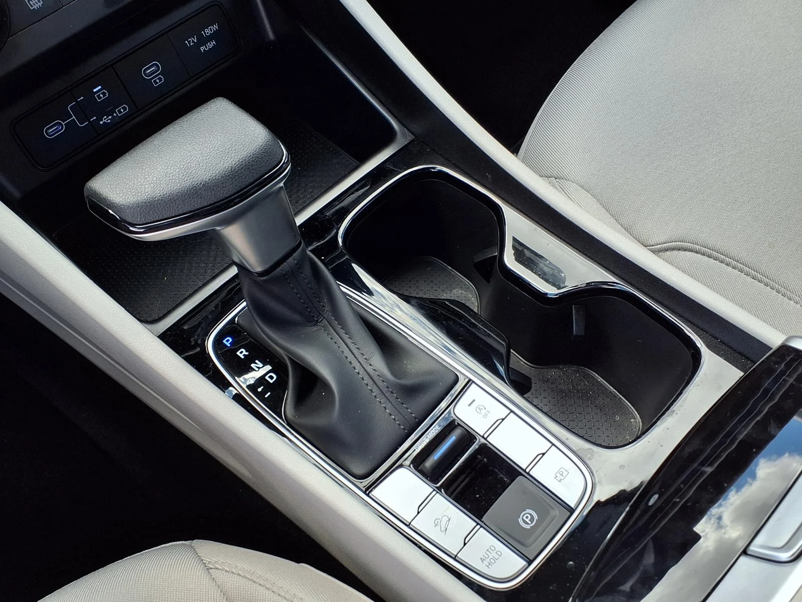 Certified Used 2025 Green Hyundai SE image 5