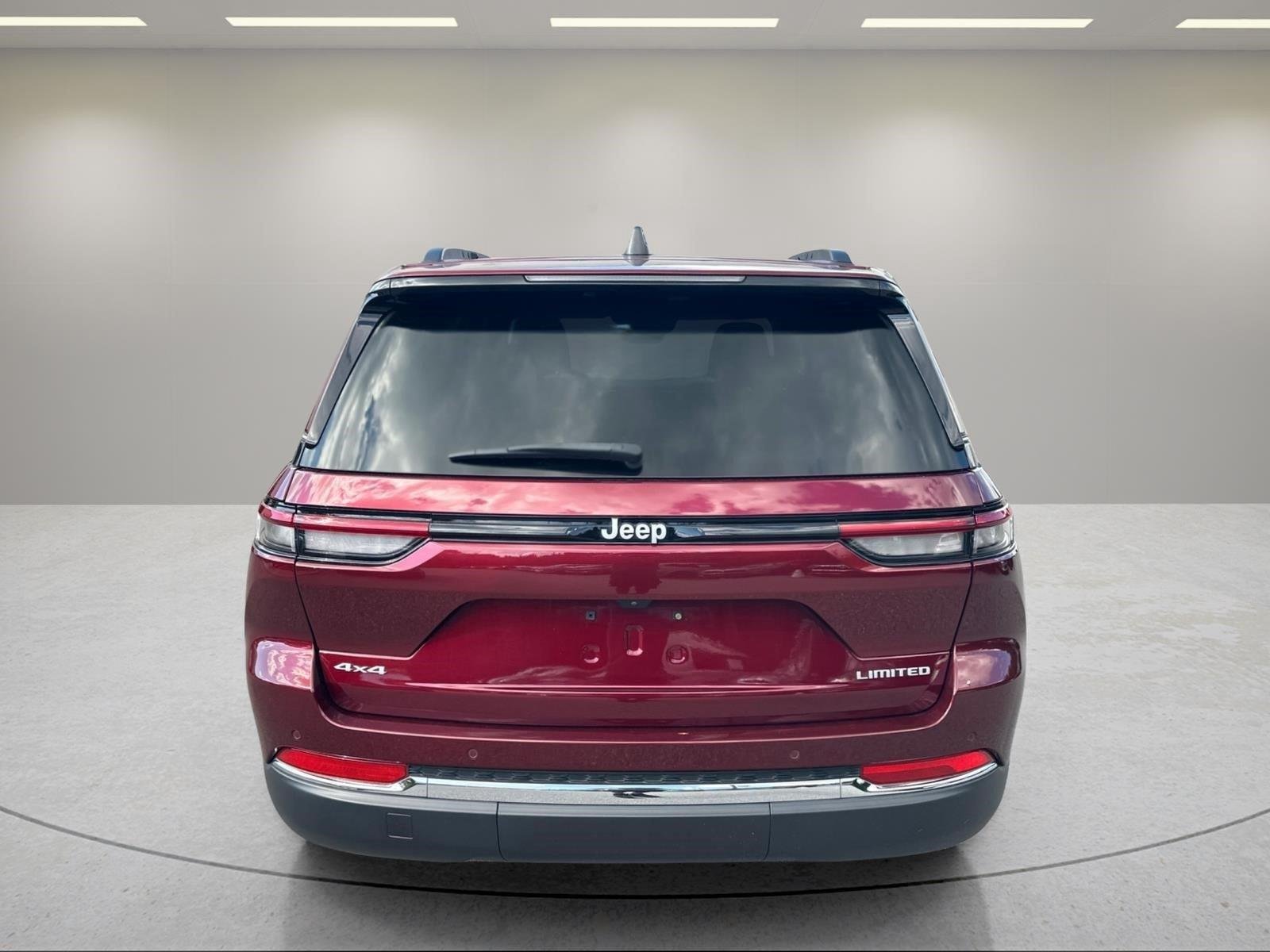Used 2024 Velvet Red Pearlcoat Jeep Limited image 4