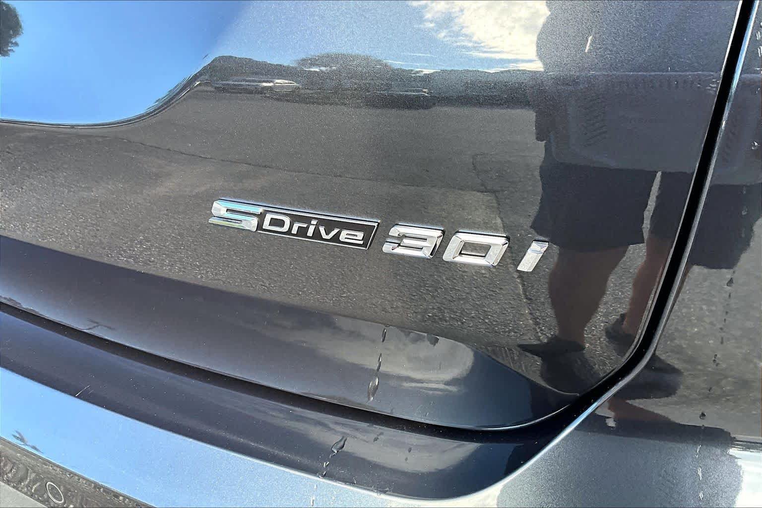 Used 2023 Dark Graphite Metallic BMW sDrive30i image 9