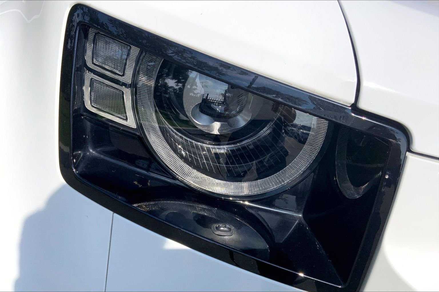 Used 2023 Fuji White Land Rover X-Dynamic SE image 27