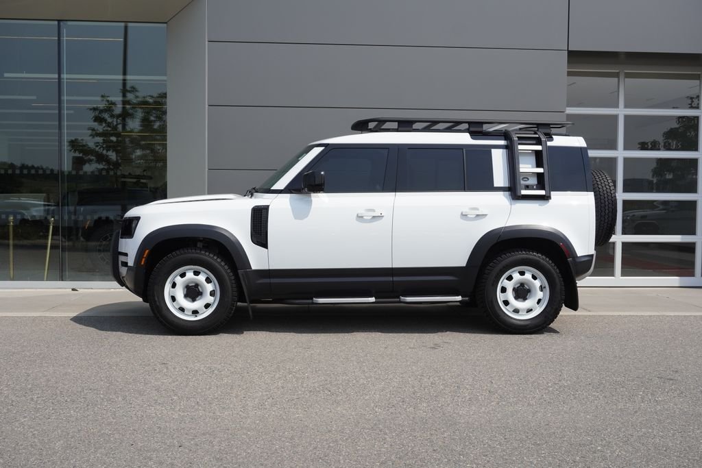 Used 2023 White Land Rover S image 8