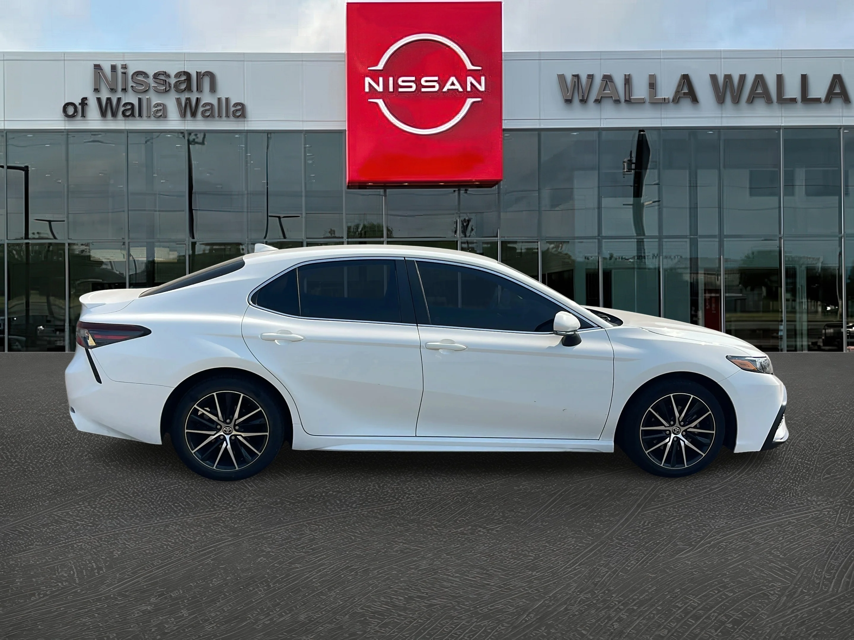 2024 Toyota Camry SE - Photo 8