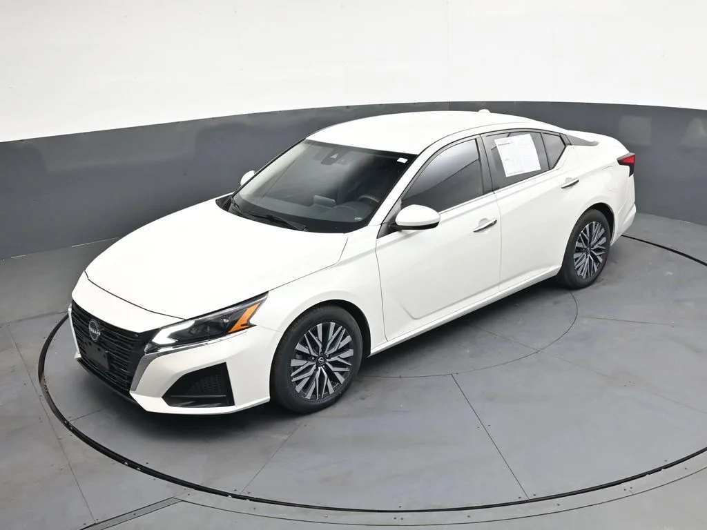 Used 2023 White Nissan 2.5 SV image 39