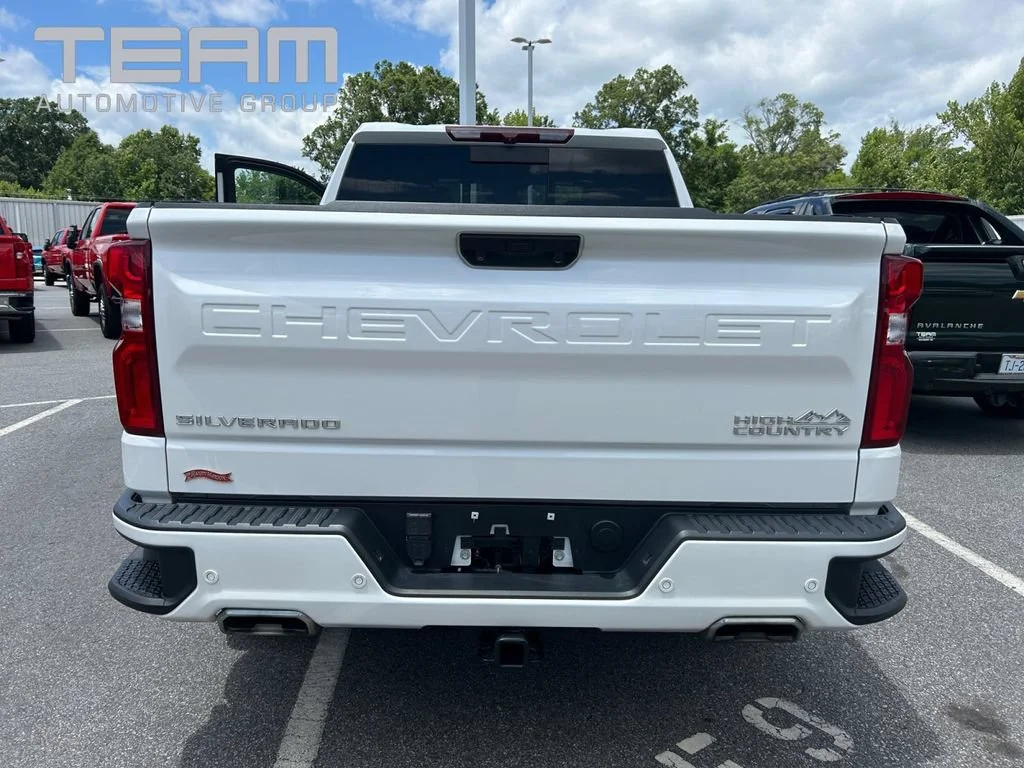 Used 2023 Iridescent Pearl Tricoat Chevrolet High Country image 30
