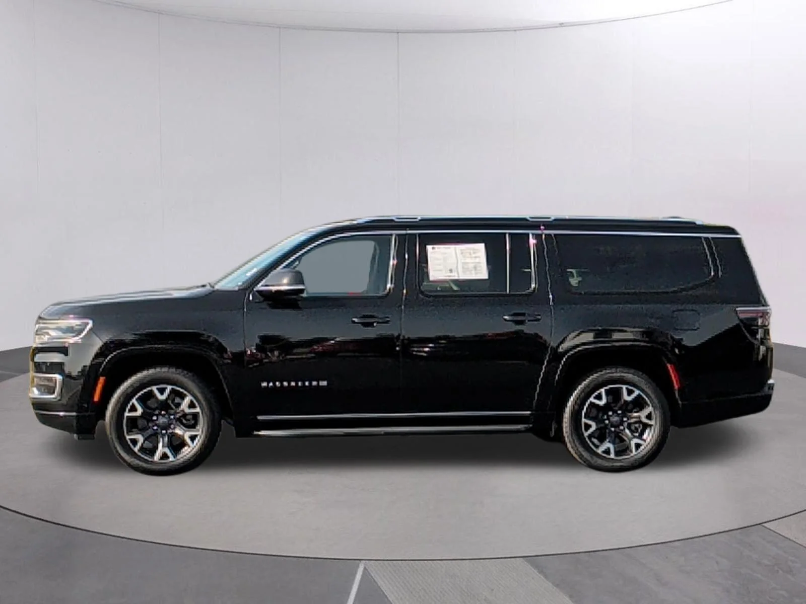 Used 2024 Diamond Black Crystal Pearlcoat Jeep Series III image 2
