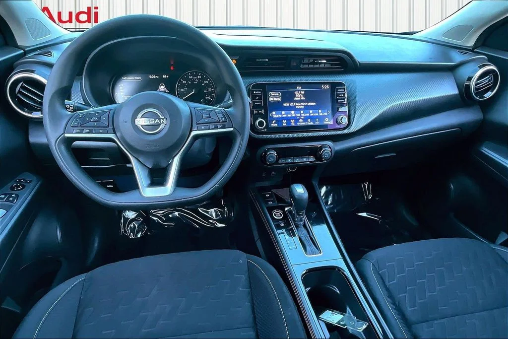 Used 2022 Gray Nissan SV image 7