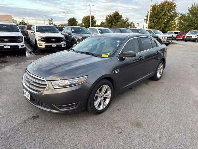 Used 2018 Magnetic Metallic Ford SEL image 3