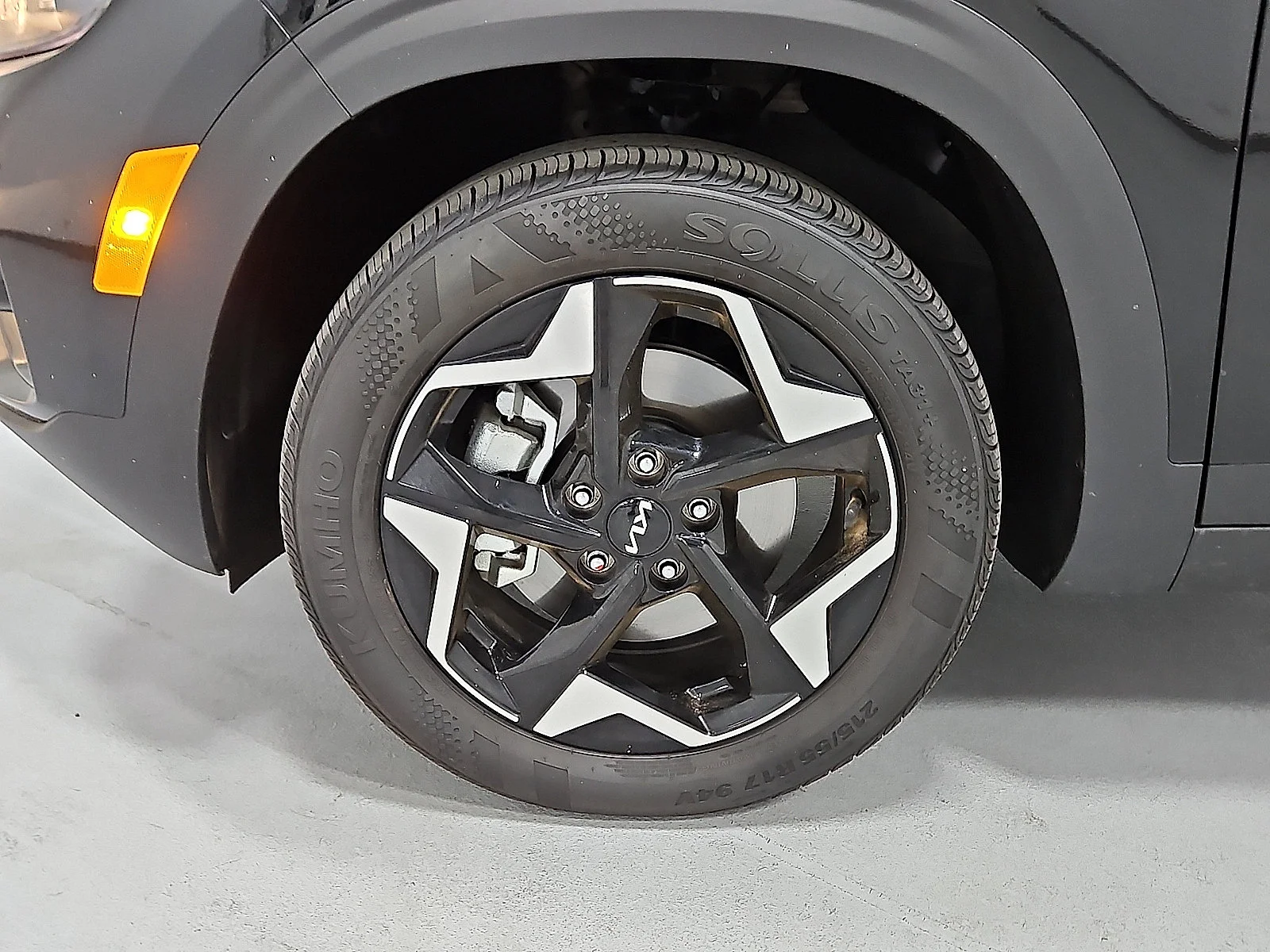 Used 2025 Fusion Black Kia EX image 18