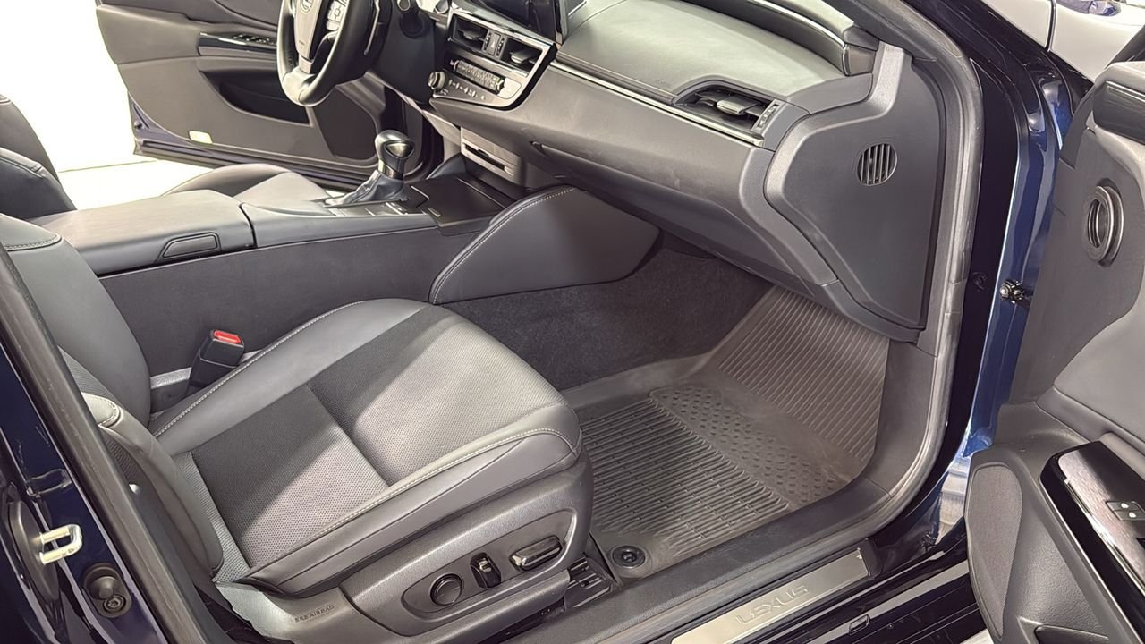 2022 Lexus ES 350 - Photo 18