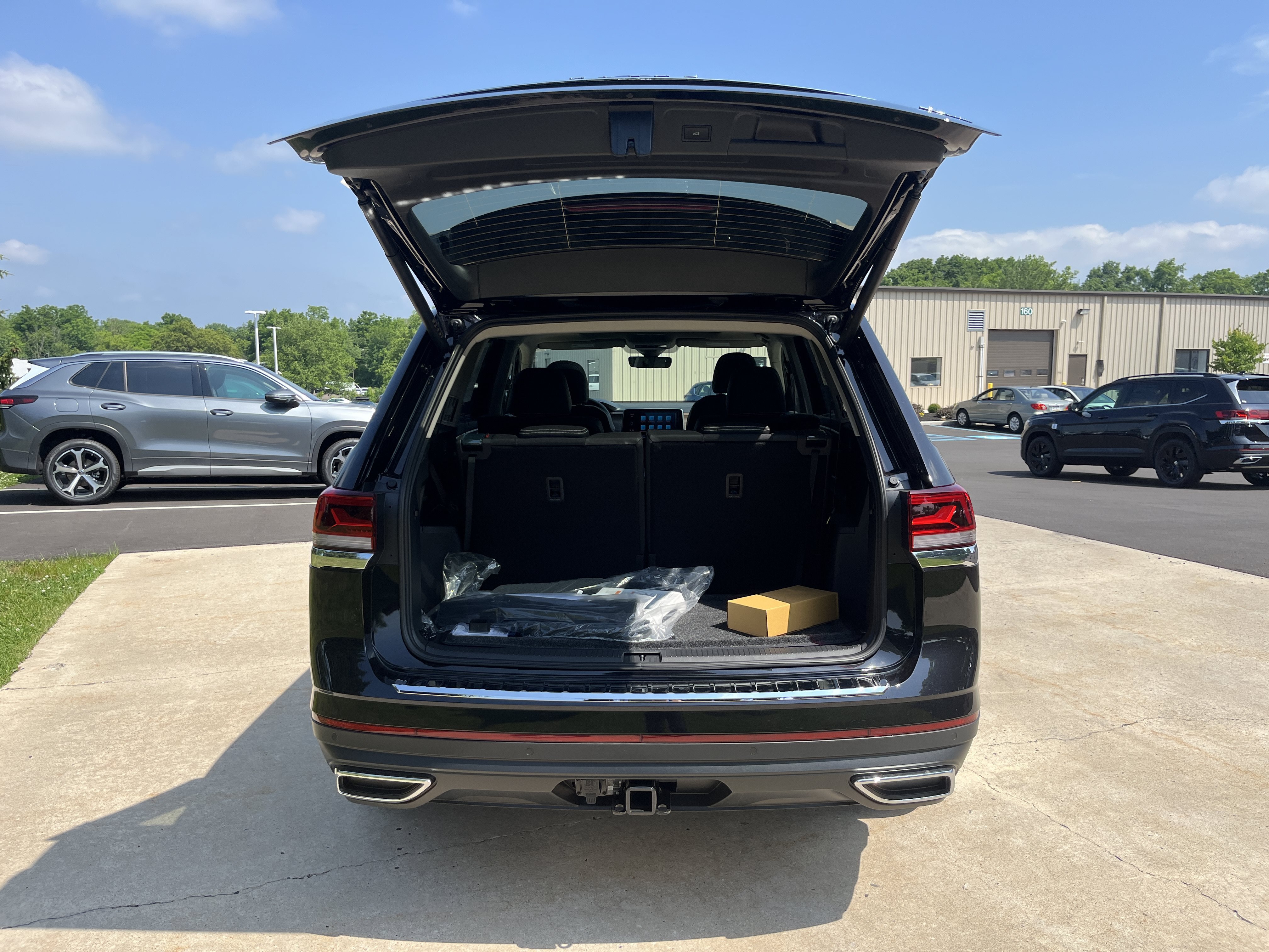 New 2026 Black Volkswagen 2.0T SE w/Technology image 13