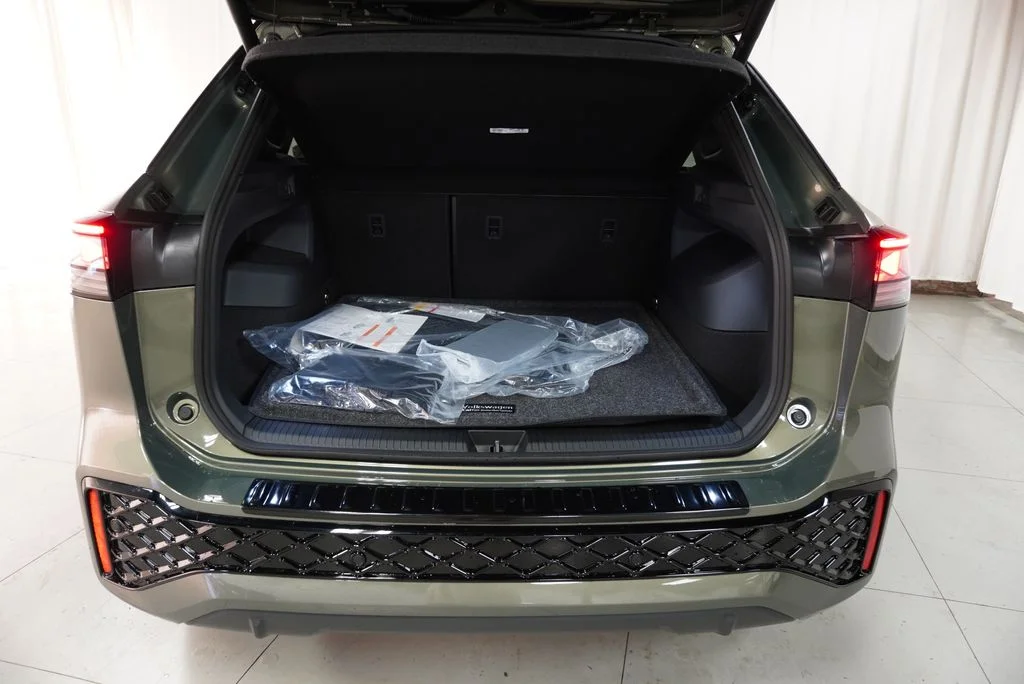 New 2026 Green Volkswagen 2.0T SEL R-Line Turbo image 32