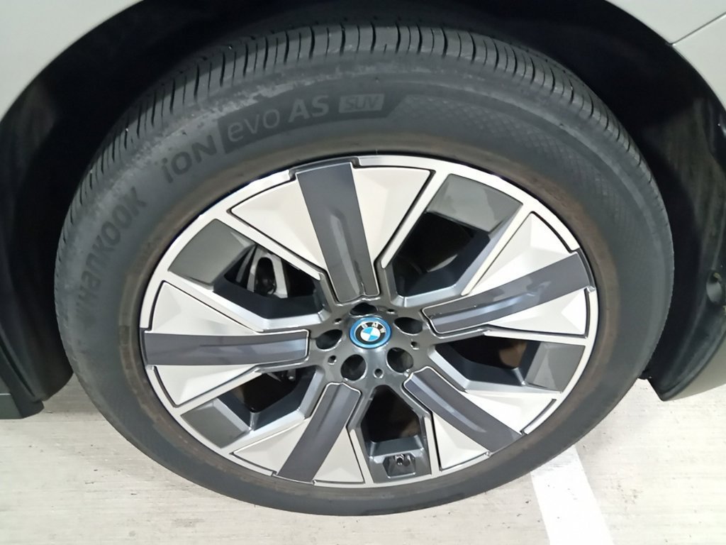 Certified Used 2024 Gray BMW xDrive50 image 14