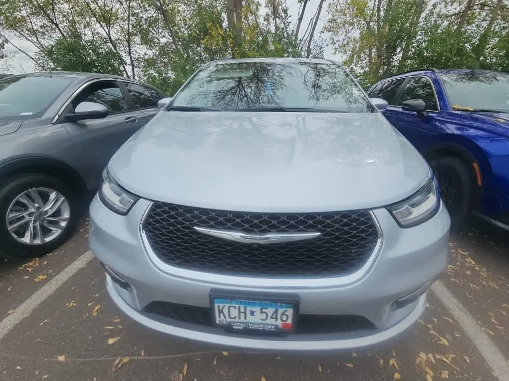 Used 2022 Chrysler Pacifica Touring L with VIN 2C4RC1BG2NR219683 for sale in Hopkins, Minnesota