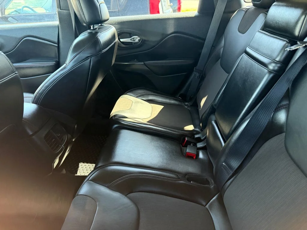 Used 2015 Red Jeep Trailhawk image 24