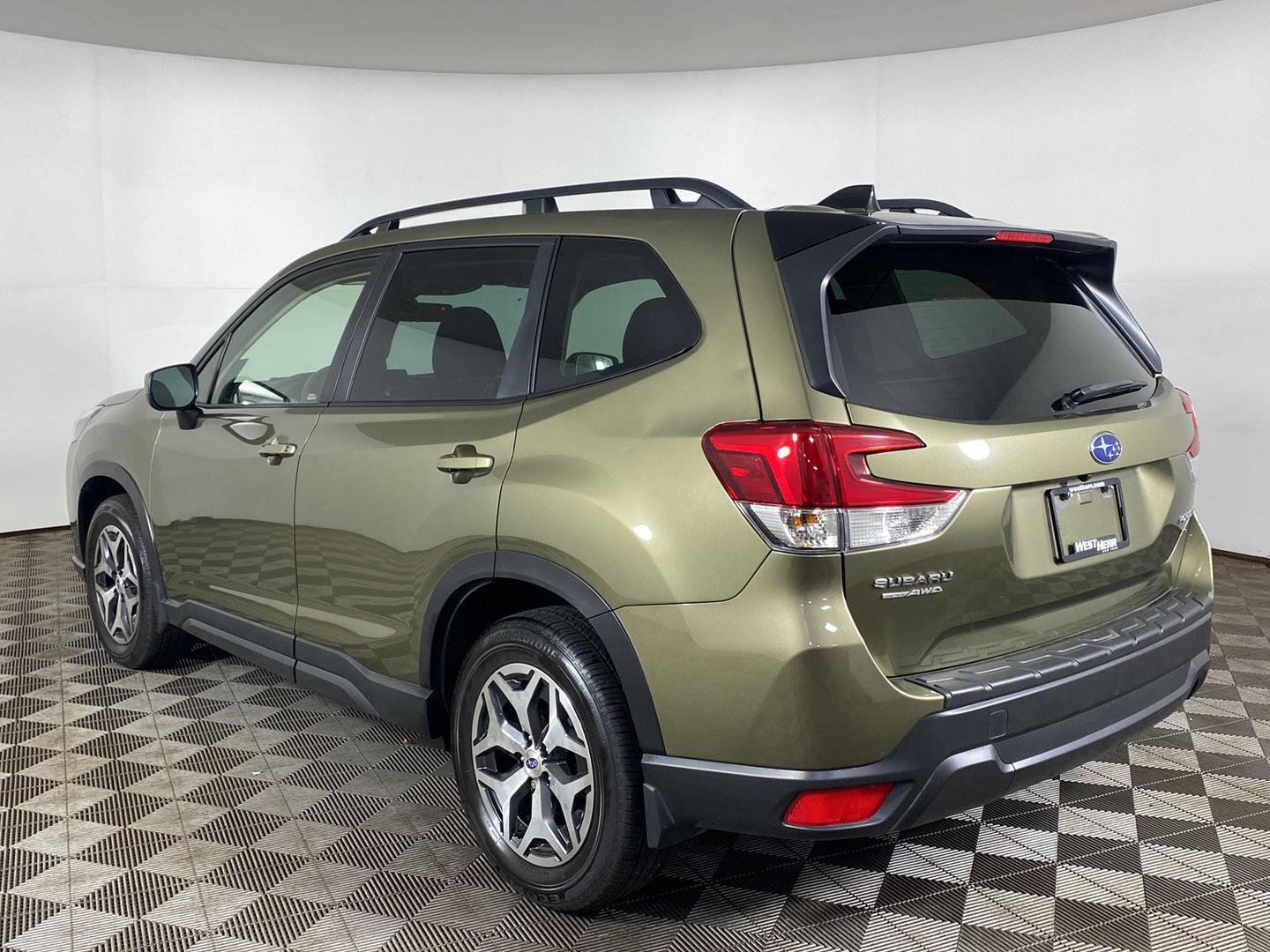 Used 2024 Autumn Green Metallic Subaru Premium image 7