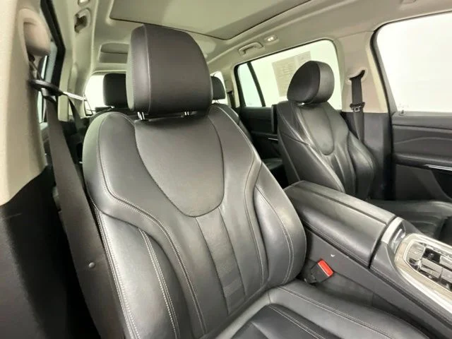 Used 2019 Black BMW xDrive40i image 13