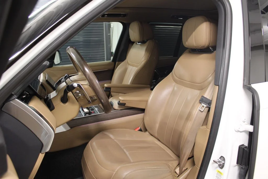 Certified Used 2023 White Land Rover SE image 5