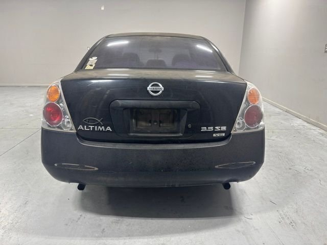 Used 2003 Black Nissan 3.5 SE image 7
