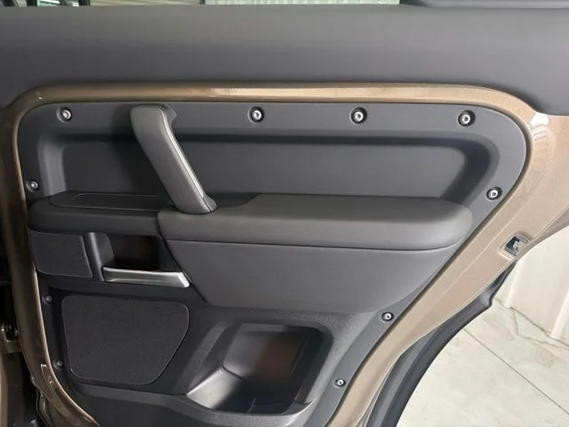 New 2026 Gondwana Stone Metallic Land Rover X-Dynamic SE image 18