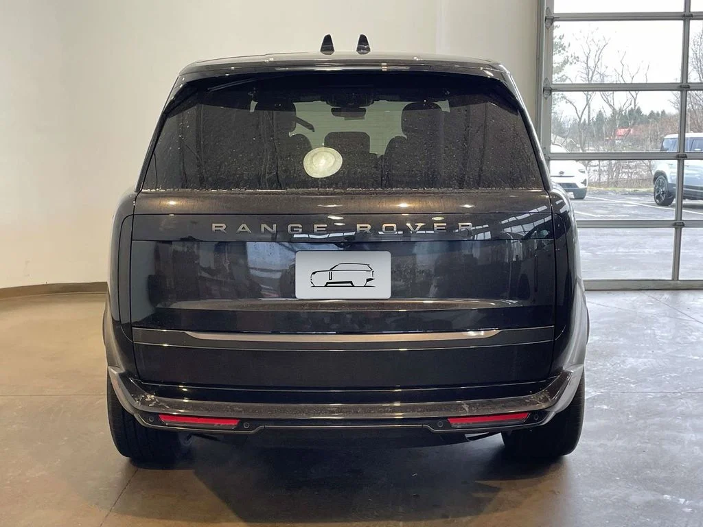 New 2026 Santorini Black Land Rover SE image 5
