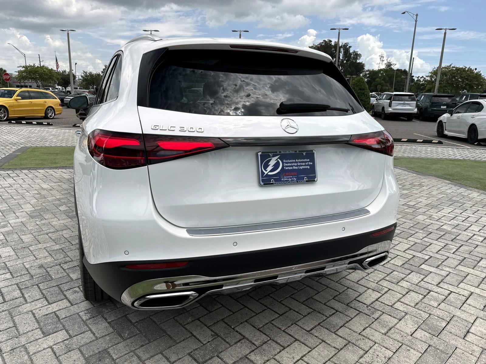 New 2027 Polar White Mercedes-Benz 300 SUV image 9