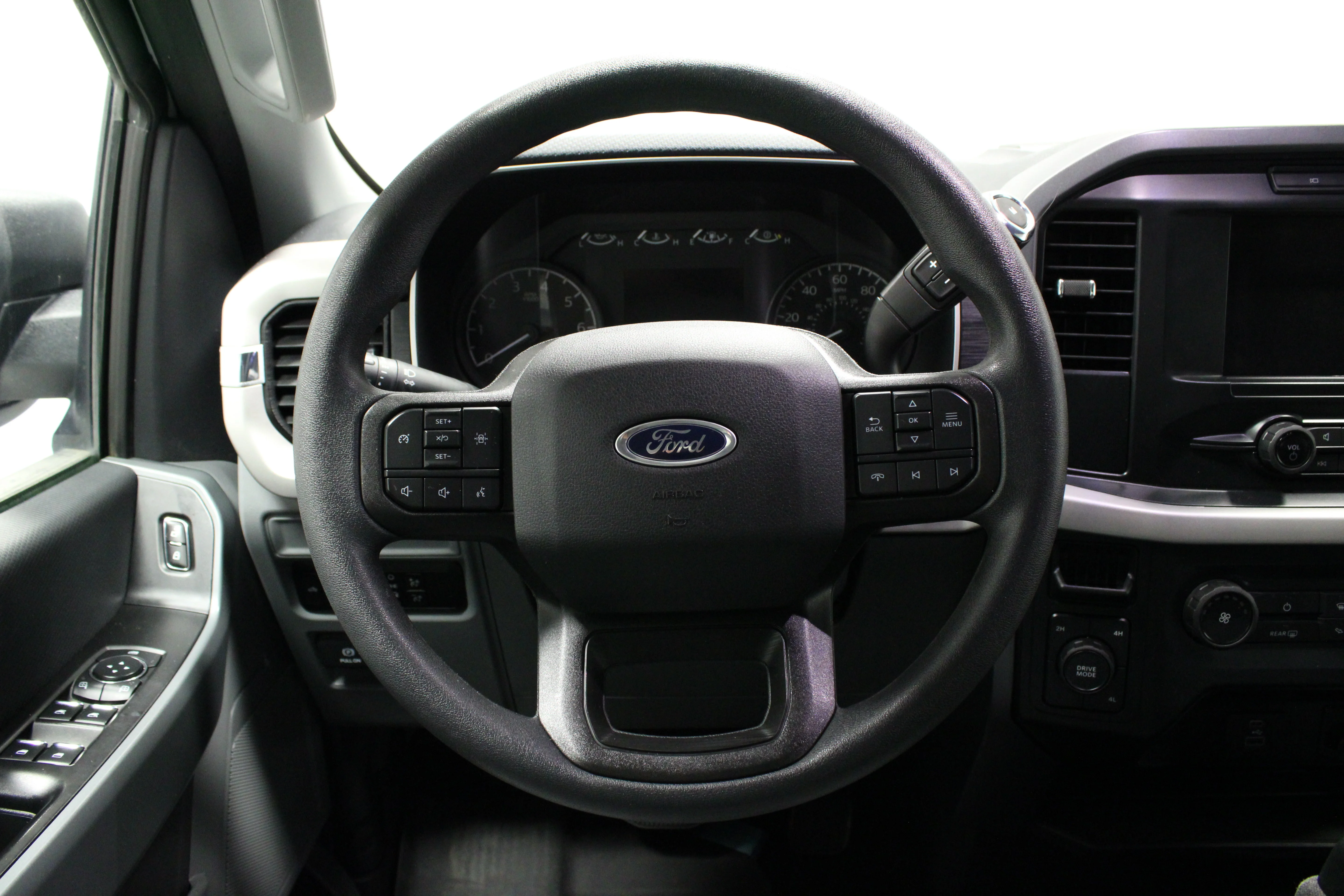 Used 2023 Oxford White Ford XLT image 21