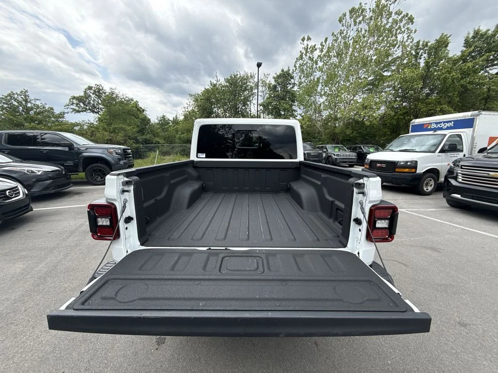 Used 2024 White Jeep Rubicon image 22
