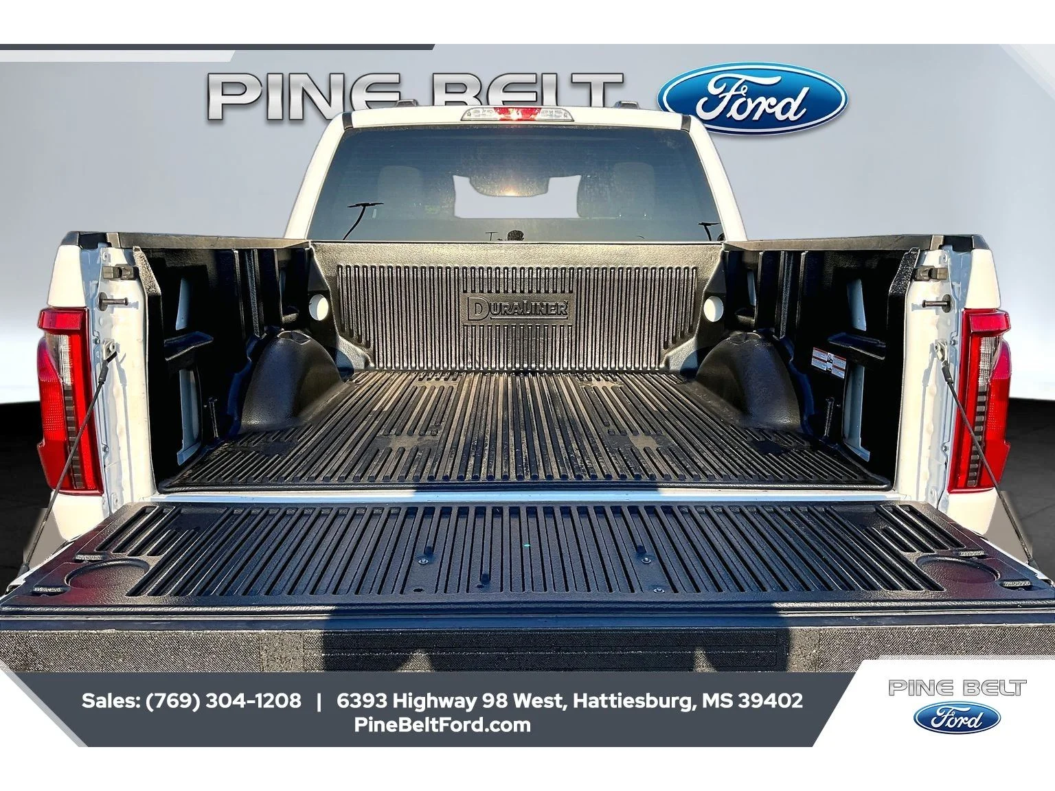 Used 2025 Oxford White Ford XLT image 12