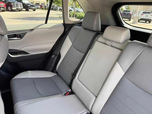 Certified Used 2019 LUNAR ROCK Toyota XLE Premium image 31