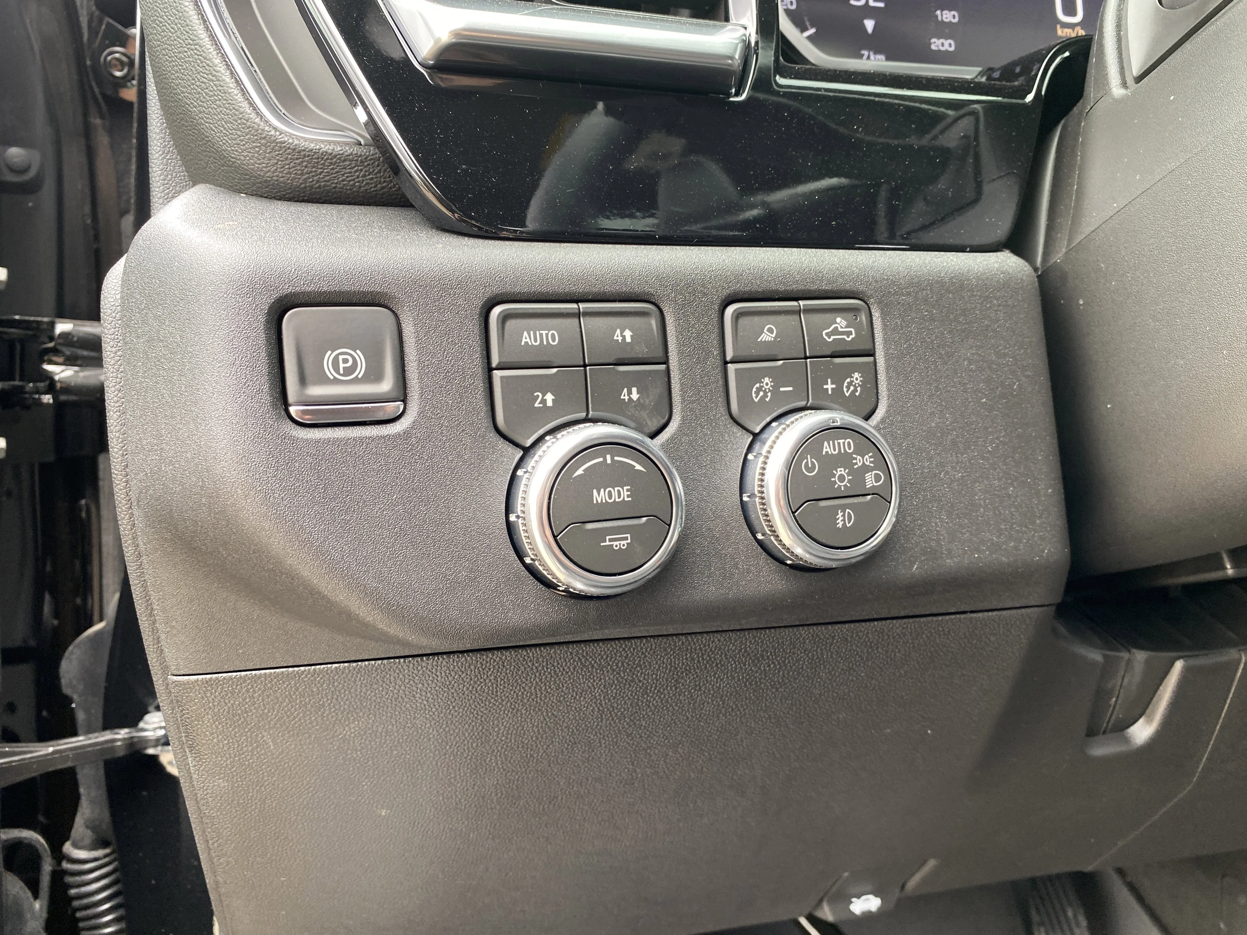 New 2026 ONYX BLACK GMC Elevation image 27