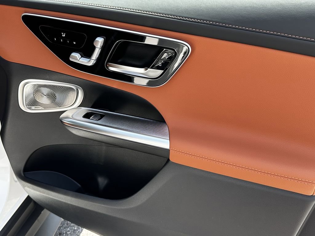 New 2026 Polar White Mercedes-Benz GLC 300 image 16