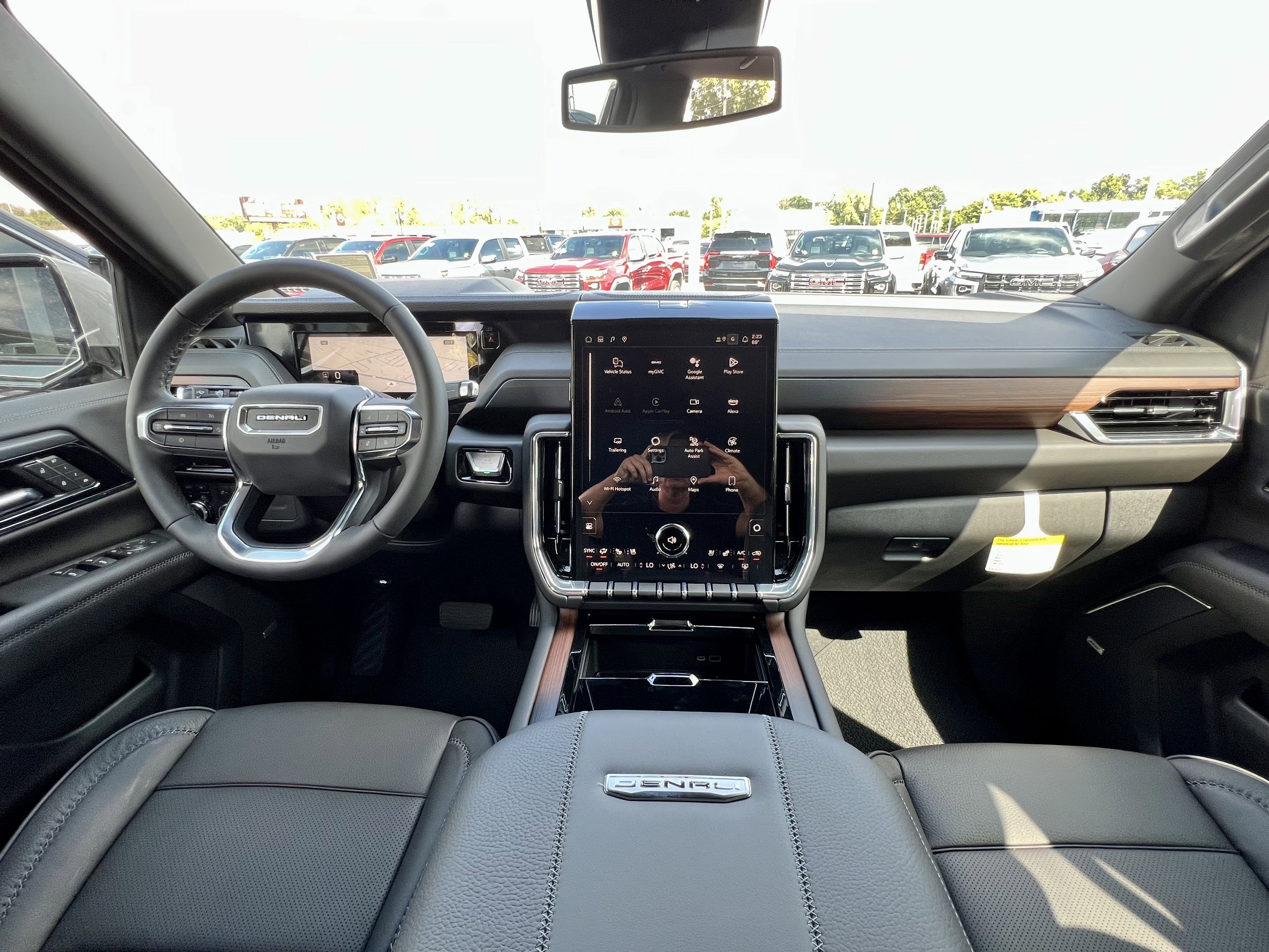 2025 GMC Yukon XL Denali - Photo 27