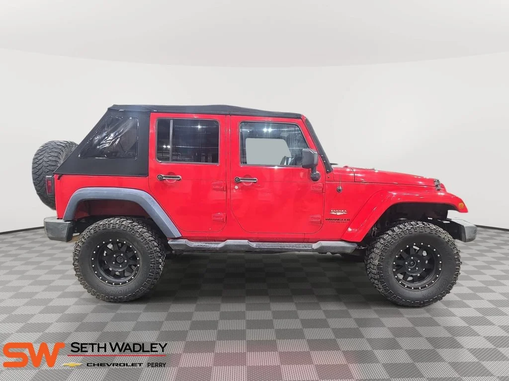 Used 2015 Red Jeep Sahara image 8