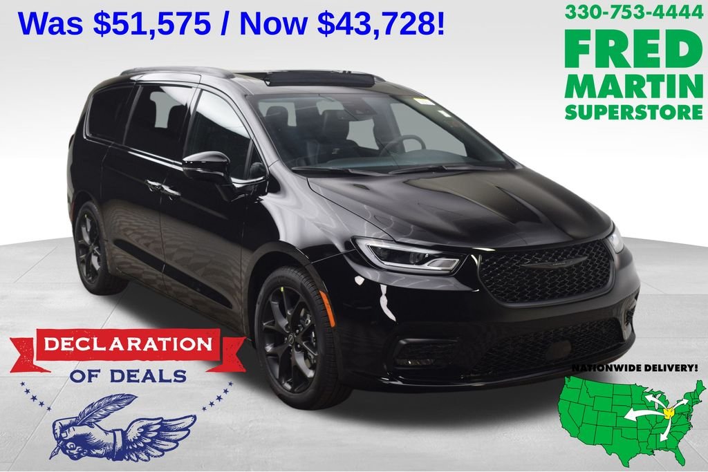 2026 Chrysler Pacifica Select's photo
