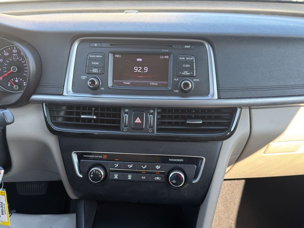 Used 2016 White Kia LX image 16