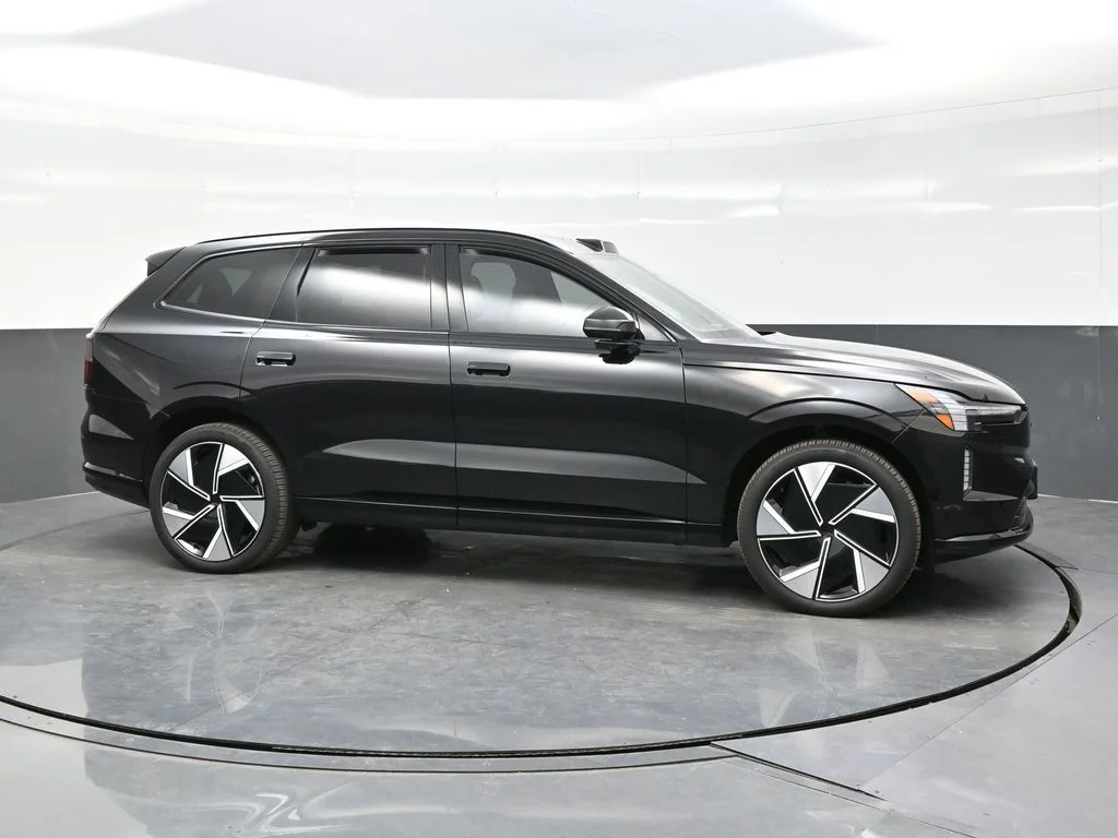 2025 Volvo EX90 Ultra - Photo 8