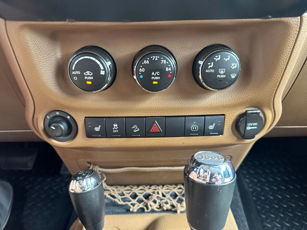 Used 2011 Orange Jeep Rubicon image 31