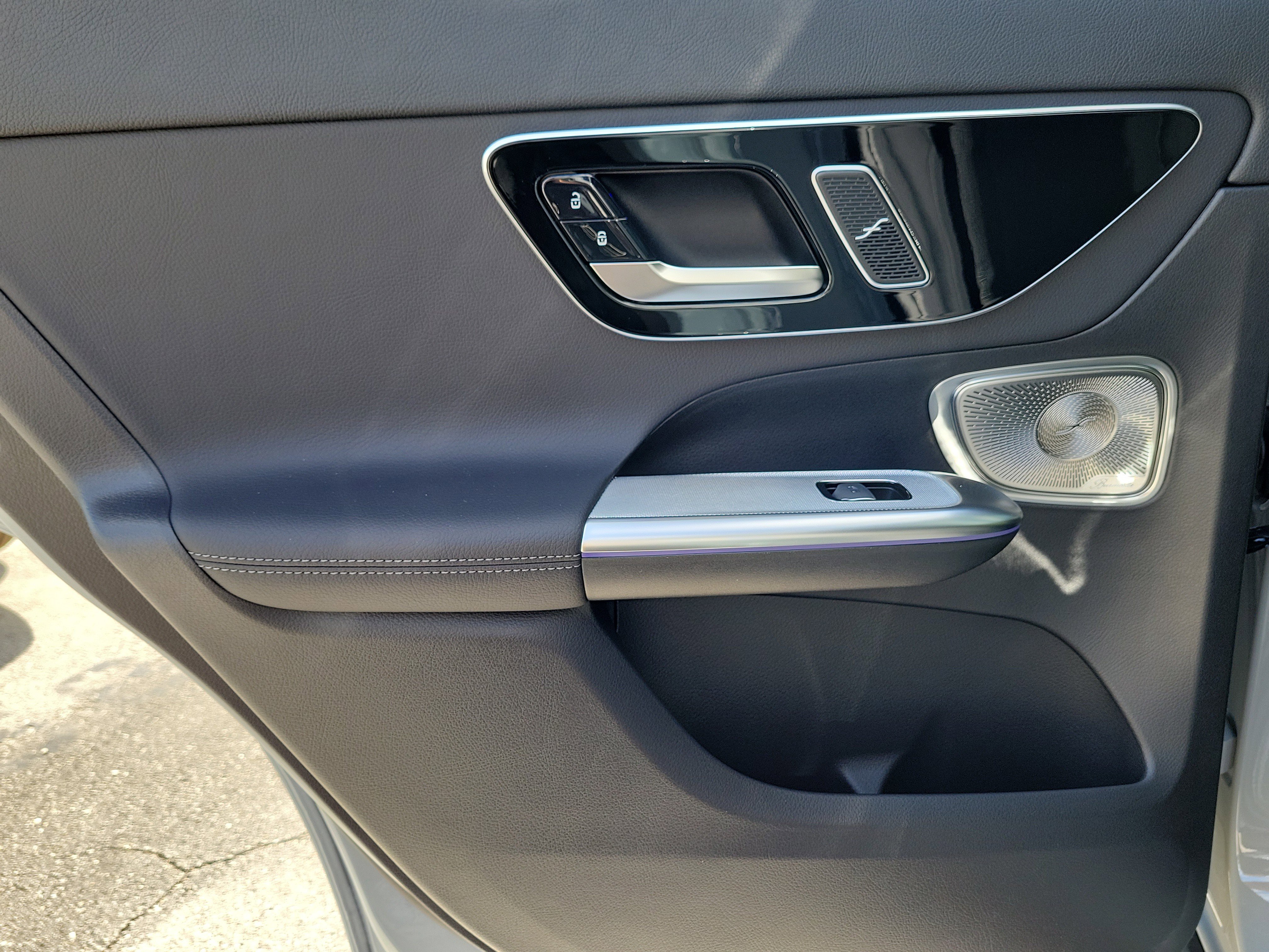 New 2026 MANUFAKTUR Alpine Grey Mercedes-Benz GLC 300 image 9