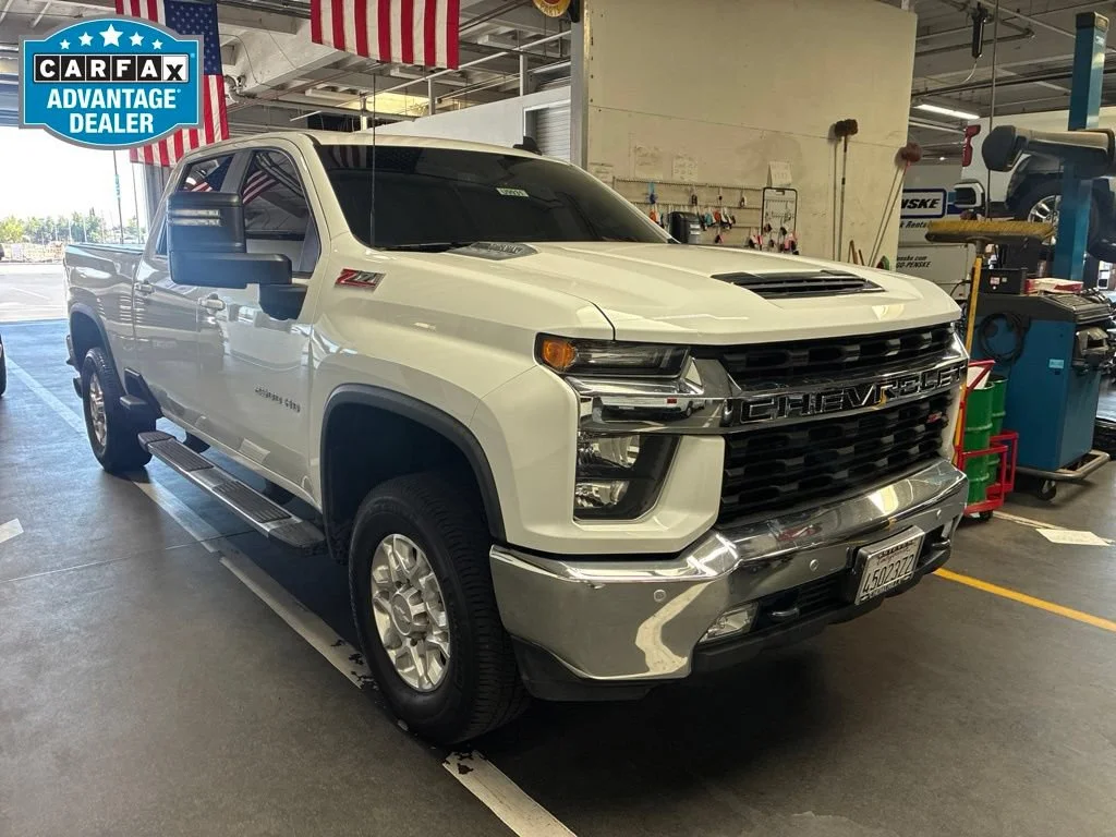Used 2020 SUMMIT WHITE Chevrolet LT image 1