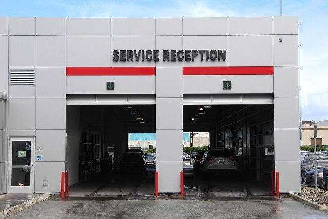 Used 2017 Black Ford SE image 12