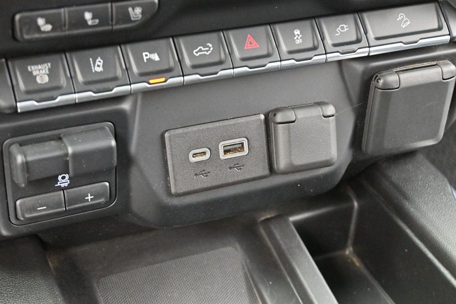 Used 2020 Onyx Black GMC Denali image 21