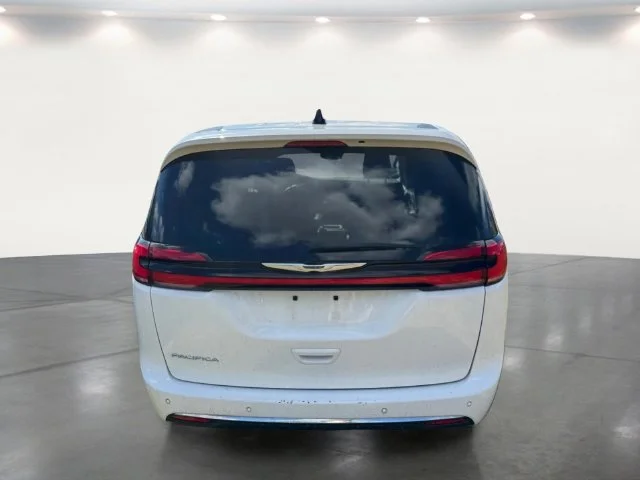 Used 2023 White Chrysler Touring L image 18