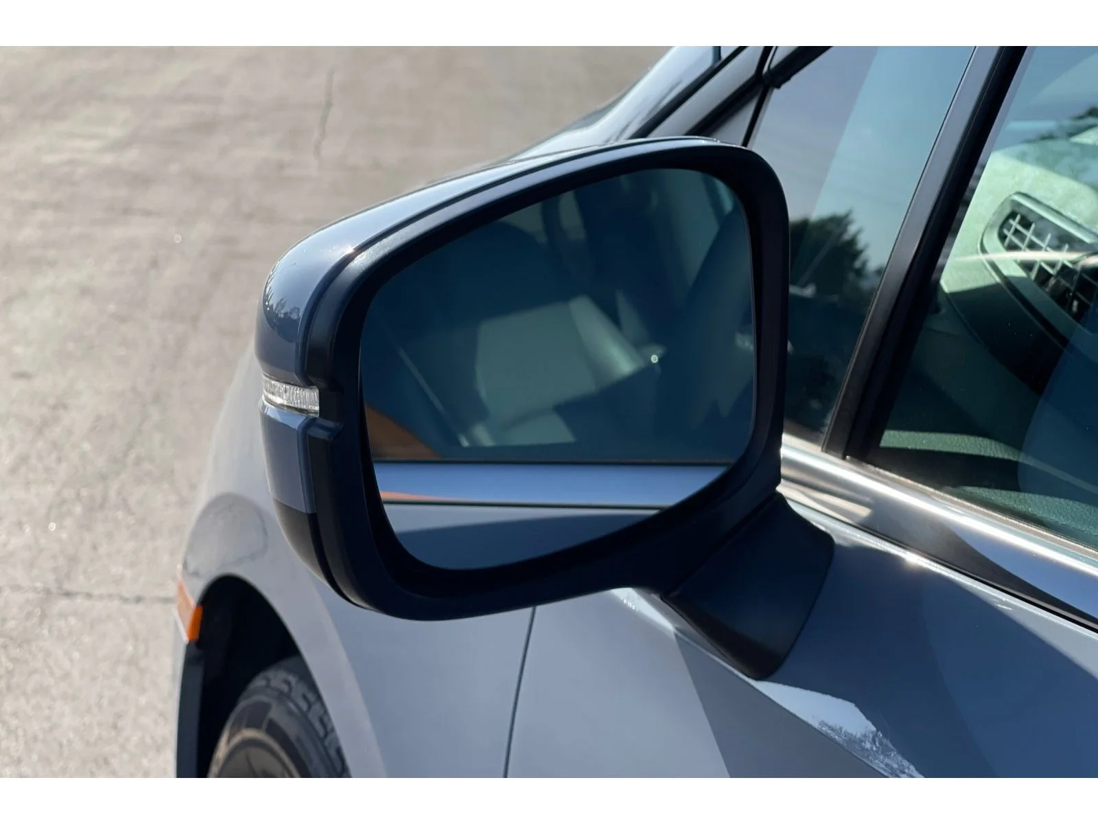 Used 2025 SONIC GRAY PEARL Honda Touring image 54