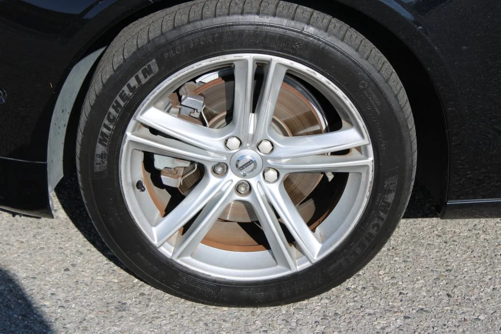 Used 2018 Black Volvo T5 Momentum image 8
