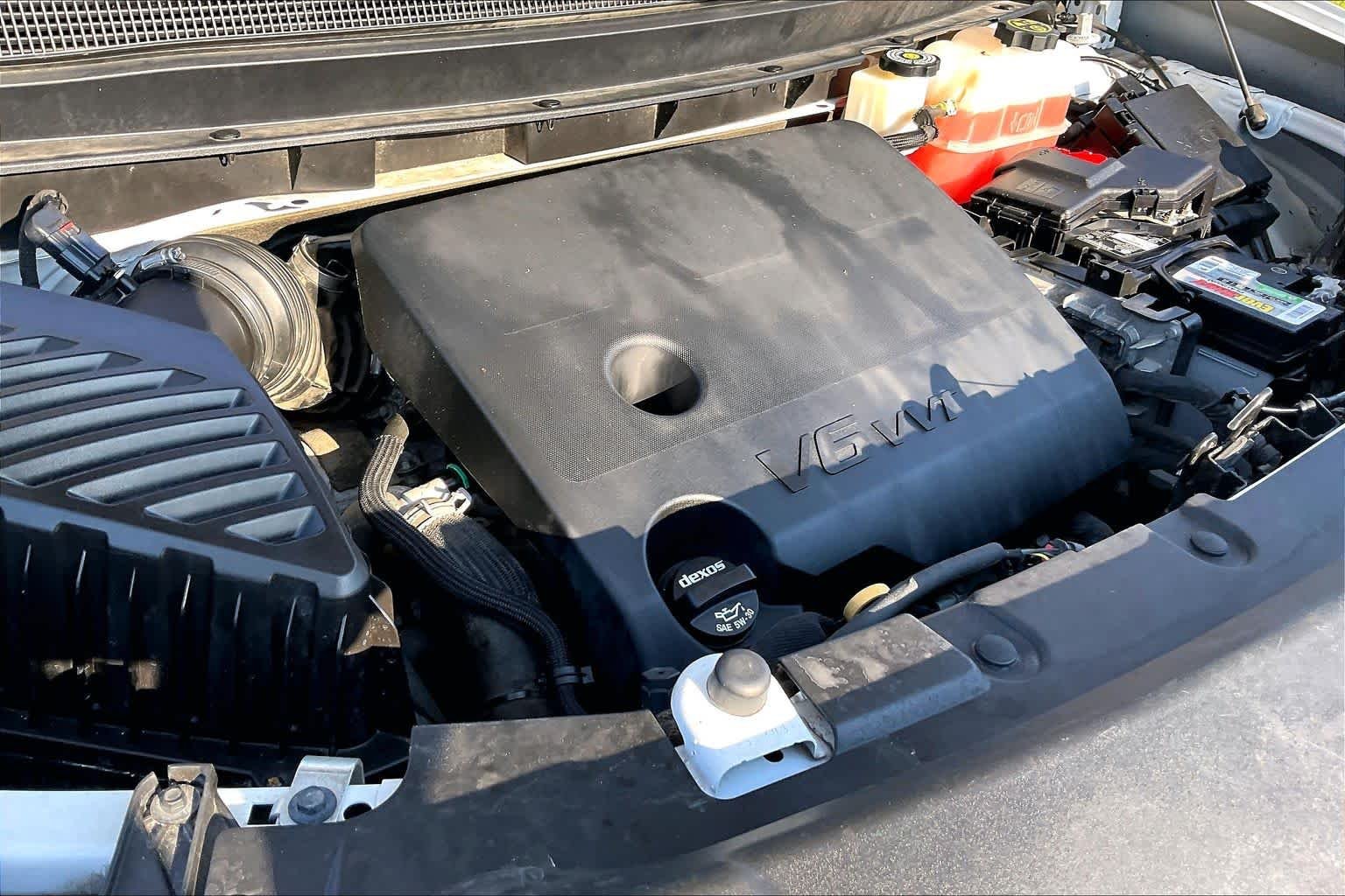 Used 2019 Summit White Chevrolet LT Cloth image 32