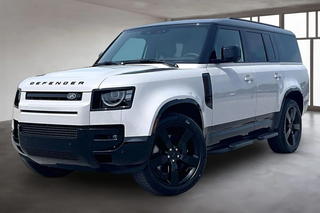 2026 Land Rover Defender 130 X-Dynamic SE P400's photo