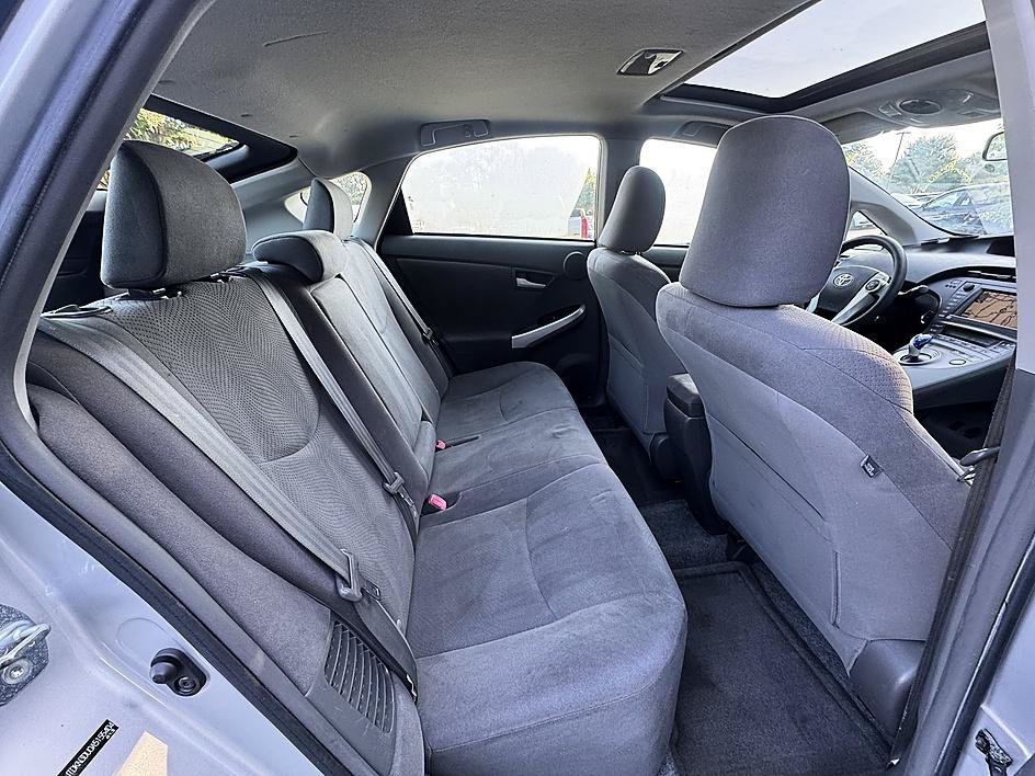 Used 2010 Silver Toyota I image 19