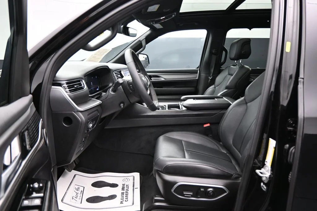 Used 2025 Black Jeep Series III image 9