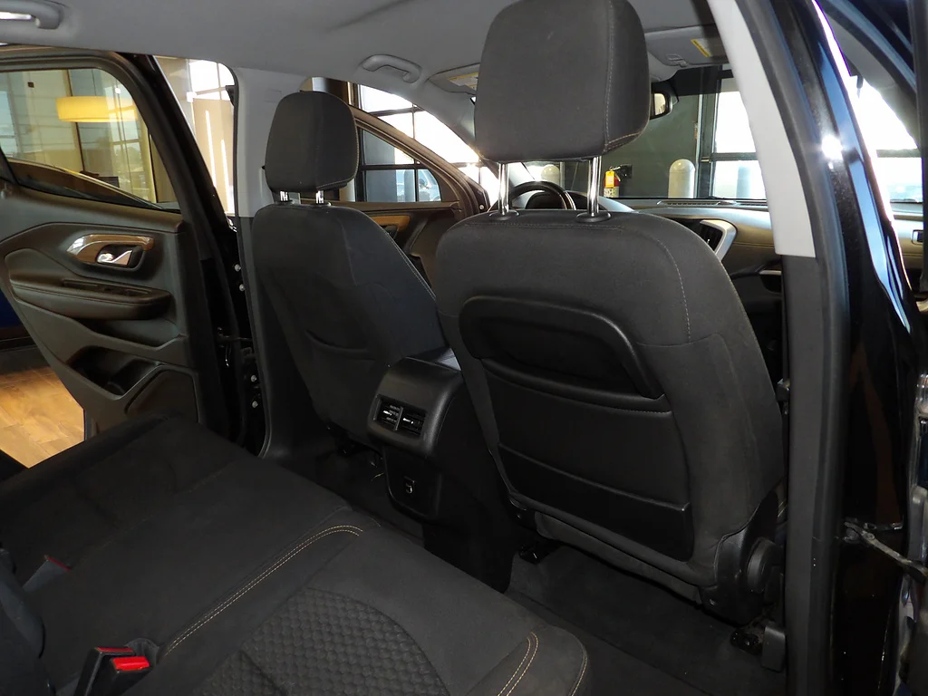 Used 2018 Ebony Twilight Metallic GMC SLE image 18